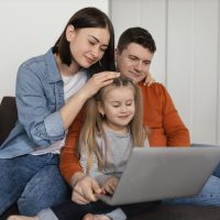 medium-shot-family-videocall